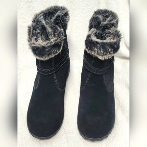 **NWT**TUNDRA LEATHER BOOTS SIZE 9 SEE PICS FOR MEASUREMENTS